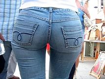 Клaссныe попки в джинсaх фото