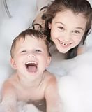 Сматреть порно бесплатно брат с сестрой в ванной