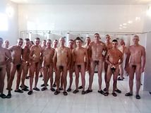 Парни голые в душе армии